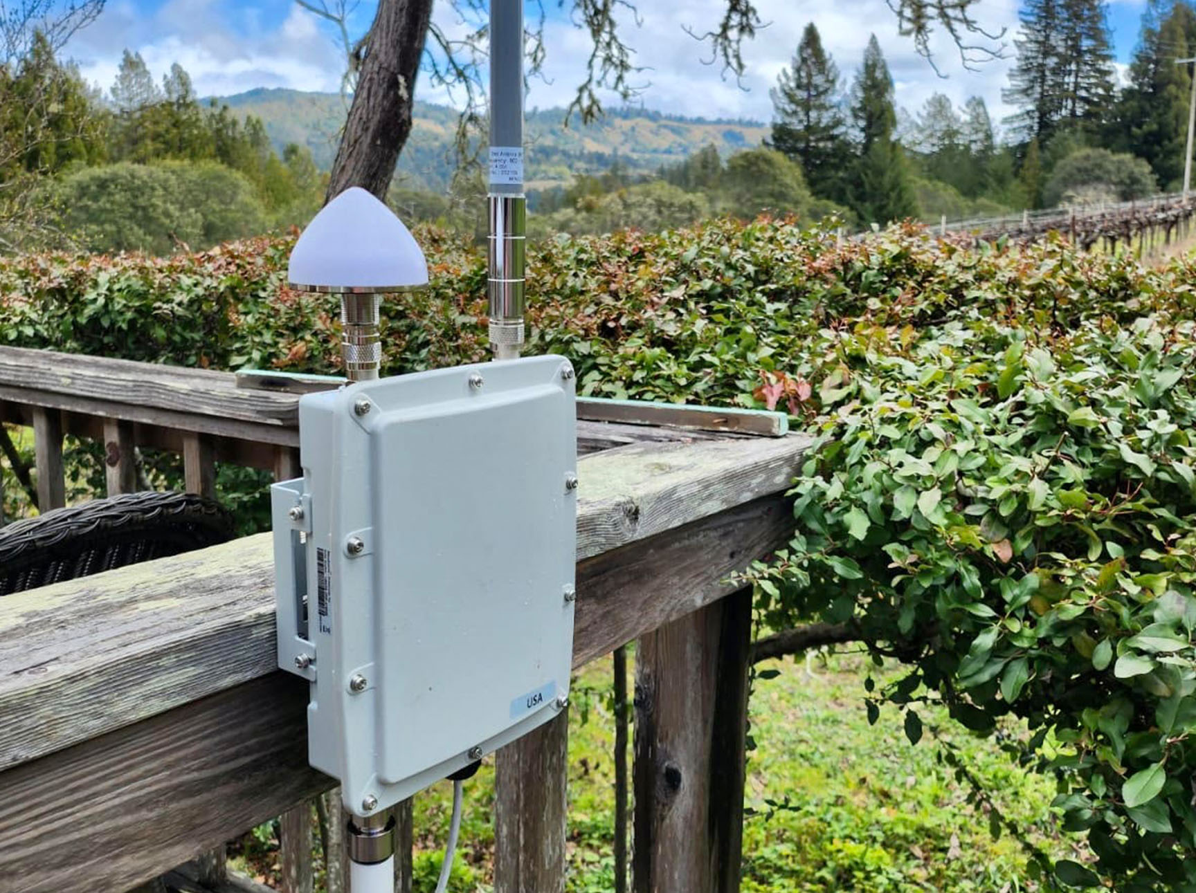 Wireless gateway transmitting data